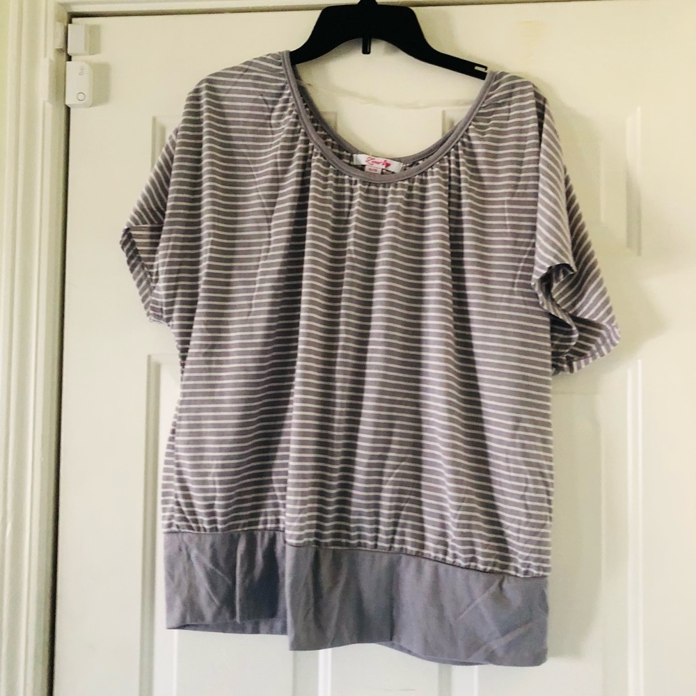 Lena - 14/16 - T-Shirt - Gray & White Striped